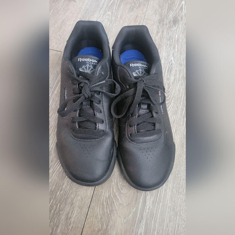 Like new black Reeboks